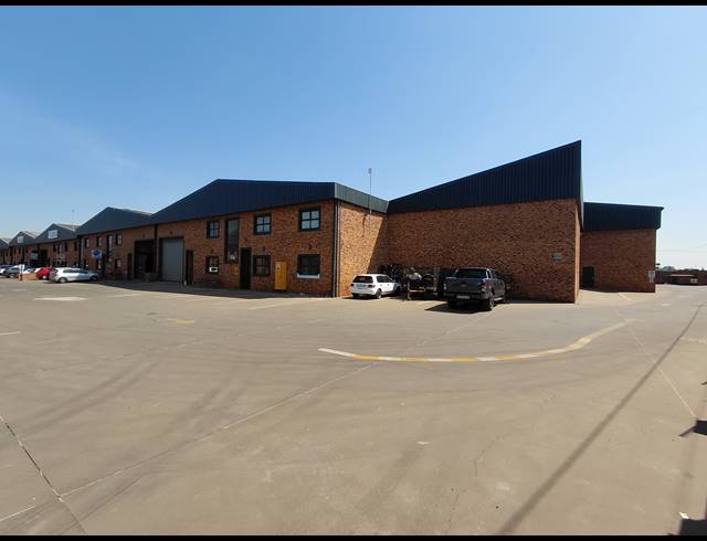 630M² WAREHOUSE TO LET IN BRENTWOOD PARK